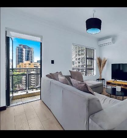 2 Bedroom 2 Bath Luxury - Sandton Cbd Johannesburg Kültér fotó