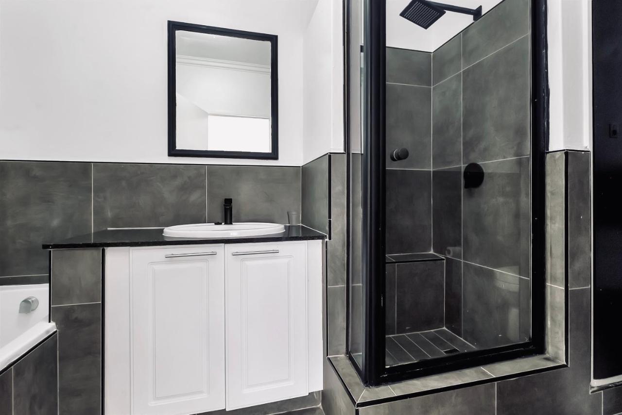 2 Bedroom 2 Bath Luxury - Sandton Cbd Johannesburg Kültér fotó